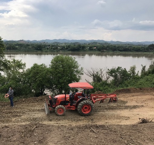 พื้นที่ดิน ที่ดินติดแม่น้ำโขง เชียงคาน เลย ใกล้ ติดแม่น้ำโขง และห่างถนนคนเดินเชียงคาน เพียงแค่ 5 กม. 25000000 -  พ.ท. 7 Rai 3 งาน 34 SQ.WA ราคาน่าลงทุน ที่ดินเป็นเนินสูงมองเห็นวิวแม่น้ำโขงแบบ 180 องศา และอยู่ติดถนนทางหลวงสายหลัก 