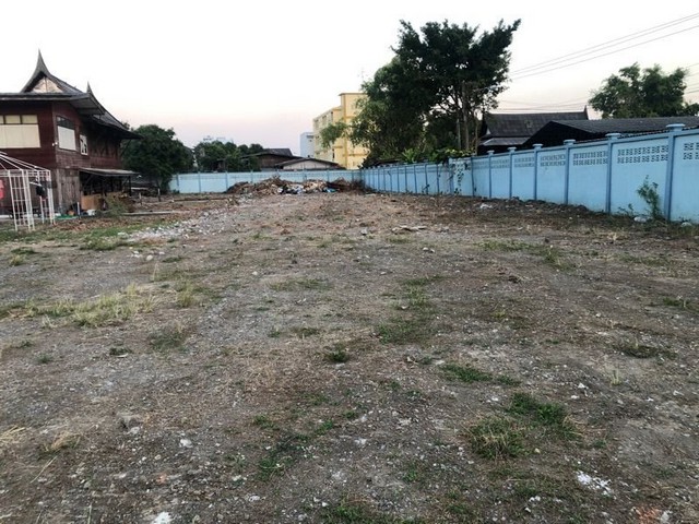 ขายถูกที่ดินเปล่า ซอยอ่อนนุช54 เข้าซอยมาประมาณ 450 ม. เนื้อที่ 400 ตรว. แปลงที่ดินสวย ทำเลดี  ใกล้รถไฟฟ้าสายสีเหลือง สภานีศรีนุช