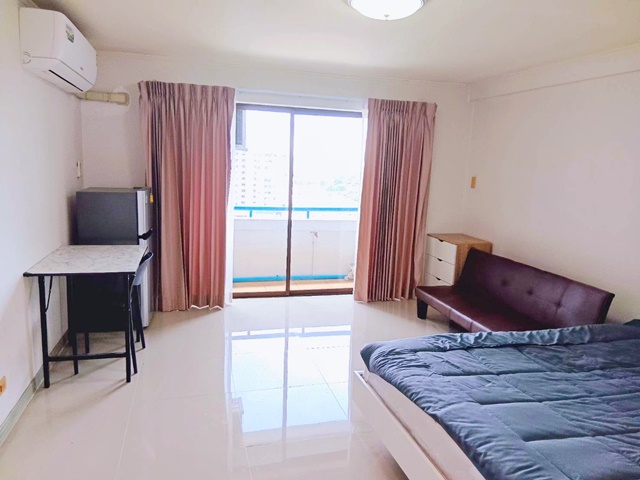 อาคาร A ชั้น 9 ขนาด 32ตรม. ARL หัวหมาก 900ม.คอนโด รีเจ้นท์ ศรีนครินท 1 ห้อง 1 นอน 1 น้ำ 1 แอร์ พร้อมเฟอร์ครบ ร์ MRT คลองกลันตัน 500ม. 