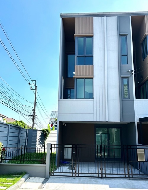 วิภาวดี ให้เช่า ทาวน์โฮม 3 ชั้น หลังริม 7-11รถไฟฟ้าสายสีเขียว BTSคปอ. 700ม.เฟอร์ตรงปก! พหลโยธิน   300 เมตร 3นอน 3น้ำ 