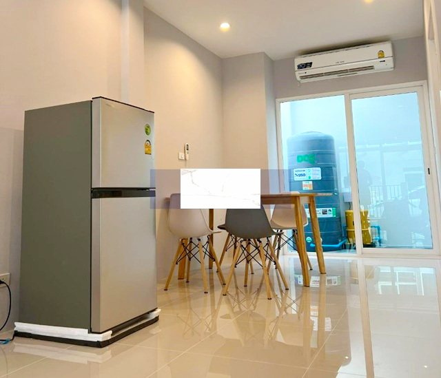 สุขสวัสดิ์-พุทธบูชา36-42 ให้เช่าบ้าน ทาวน์โฮม 2 ชั้น  พระจอมเกล้าธนบุรี 2 กม. 3นอน พร้อมอยู่ ตกแต่งเสร็จ โรงเรียนรุ่งอรุณ 18ตรว. 140ตรม.  