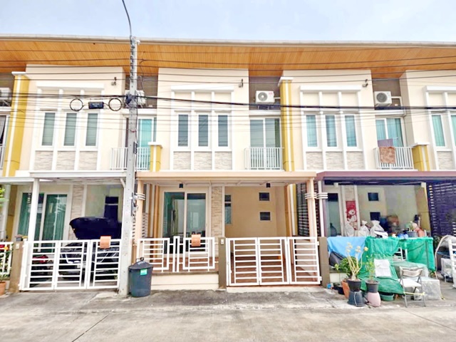 สนามบินสุวรรณภูมิ  6.9 กม เฉลิมพระเกียรติ ร. 9 ซอย 30 ทาวน์โฮม 2 ชั้น ประเวศ 19 ตร.วา 3นอน 2น้ำ  99ตรม. สวนหลวง ร. ๙  4 กม. 