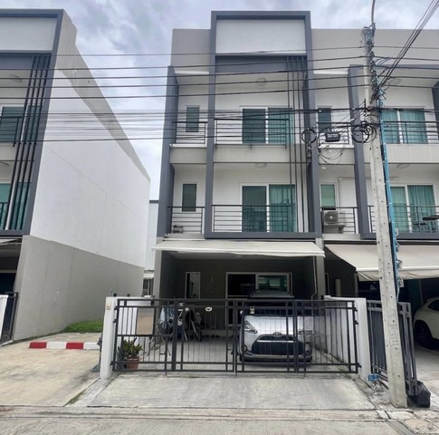 ขาย ด่วน ทาวน์โฮม 3ชั้น หลังมุม บ้านกลางเมือง สวนหลวง แขวงดอกไม้ เขตประเวศ กทม