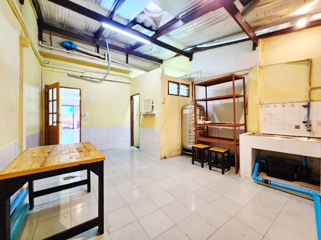 ร้านอาหาร พญาไท พหลโยธิน BTSสะพานควาย 640ม.ให้เเช่าร้านอาคาร 3.5 ชั้น 18 ตร.วา. 232ตร.ม. BTSอารีย์ 1 กม.ประดิพัทธ์ 11-22 