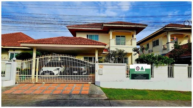 ขายบ้านเดี่ยวหลังใหญ่พร้อมอยู่ชลบุรี บ้านเดี่ยว 2 ชั้นศรีราชาชลบุรี บนเนื้อที่ 80.1ตรว