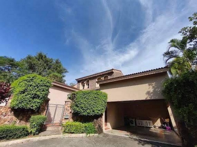 ให้เช่าบ้านในโครงการ Silk Road place Pattaya  หน้าหมู่บ้านมีตลาดนัดตอนเย็นขนาดใหญ่เดิน 1 นาที