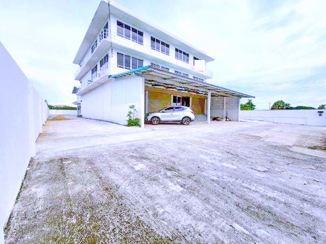 ถ.เฉลิมพระเกียรติ ร.9 28-32 ให้เช่าอาคารพาณิชย์ 3ชั้น 2หลัง 900 ตรม.MRT สวนหลวง ร.9 4.7กม. 