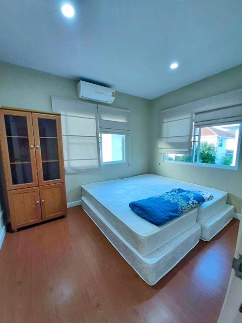 ม.เกษมบัณฑิต ร่มเกล้า 1.7 กม.รร.ร่วมฤดีวิเทศศึกษา 1.1 กม.ให้เช่าบ้านเดี่ยว 2 ชั้น เฟอร์ครบ 3 นอน 2 น้ำ วิวสวน  ตลาดมีนบุรี 1 หาของกินง่าย