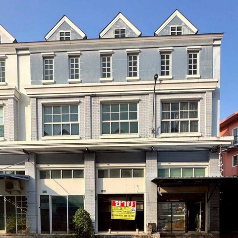 ขายด่วน อาคารพาณิชย์ 3 ชั้น ทำเลทอง ตรงข้ามโรงเรียนสารสาสน์วิเทศศึกษา ประชาอุทิศ 90  โครงการไลบรารี่ ทาวน์ ZTK267