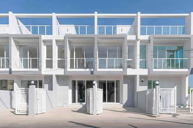 ขายทาวน์เฮาส์ 2.5 ชั้น (บ้านมือหนึ่ง) โครงการ Waranit Estate สวนหลวง ร.9-เฉลิมพระเกียรติซอย 53 ขนาดพื้นที่ 19 ตรว. พื้นที่ใช้สอย 136 ตรม.