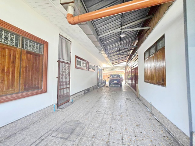 ทำเลใกล้ MRTบางชัน 800 ม.  ให้เช่าบ้าน รามอินทรา 111–121 เขตมีนบุรี  75ตร.วา 275 ตร.ม. 3นอน ถนนรามอินทรา กาญจนาภิเษก Motorway 