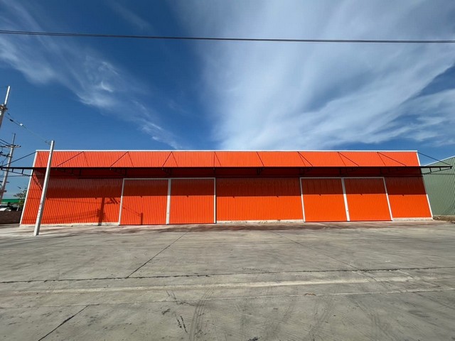 ให้เช่าโกดังคลังสินค้าบ้านโพธิ์ฉะเชิงเทรา โกดังติดถนนใหญ่  ขนาด 900 ตร.ม. มีลานจอดรถด้านหน้า