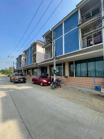 ขายทาวน์โฮม 3 ชั้น พร้อมหอพัก 12 ห้อง  ใกล้มหาวิทยาลัยนเรศวร พิษณุโลก