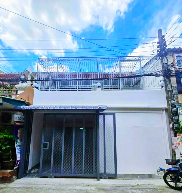 MRTห้วยขวาง 745ม. รัชดาภิเษก ให้เช่าทาวน์เฮ้าส์ 2 ชั้น 3-6ปีมีครั้ง ปรับปรุงใหม่ 19ตร.วา. 149ตร.ม.  3 นอน 2 น้ำ ตประชาราษฏร์บำเพ็ญ 