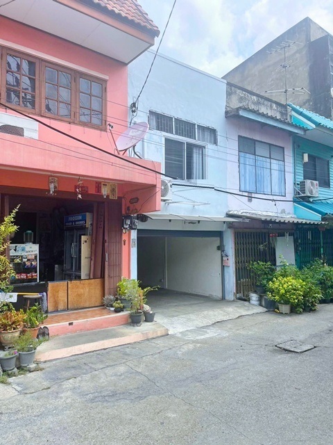 สุขสวัสดิ์ต้นๆ BTSวุฒากาศ 3.2กม  ให้เช่าตึกแถว 2 ชั้น 17ตร.วา.140ตร.ม. 1นอน  พาณิชยการเชตุพน 2.5 กม. 2 น้ำ ติดถนนใหญ่  ถ.สุขสวัสดิ์  พระราม2