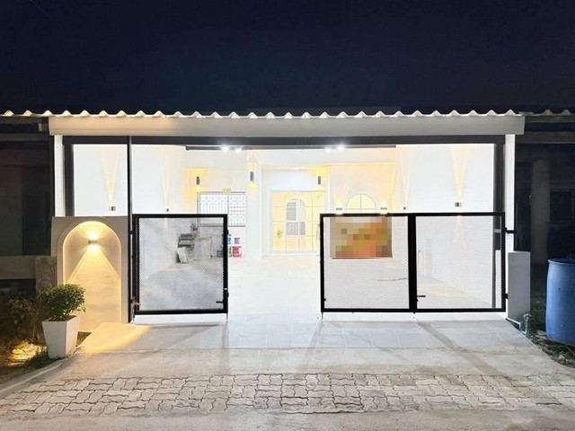 ขายทาวน์โฮมมือสองศรีราชา ราคาถูก รีโนเวทใหม่ ตกแต่งพร้อมอยู่ FP-H01206