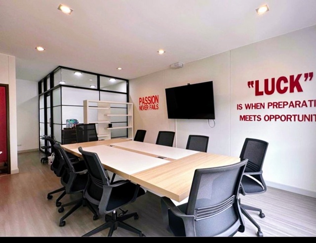 ขาย-เช่าทาวน์โฮมหรู 3 ชั้น รามอินทรา-วงแหวน MRT คู้บอน 2.7กม.หลังมุม ติดถนนใหญ่ 352 ตร.ม. รร.วัดคู้บอน 600 ม. 4 นอน 3 น้ำ  ถ.กาญจนาภิเษก