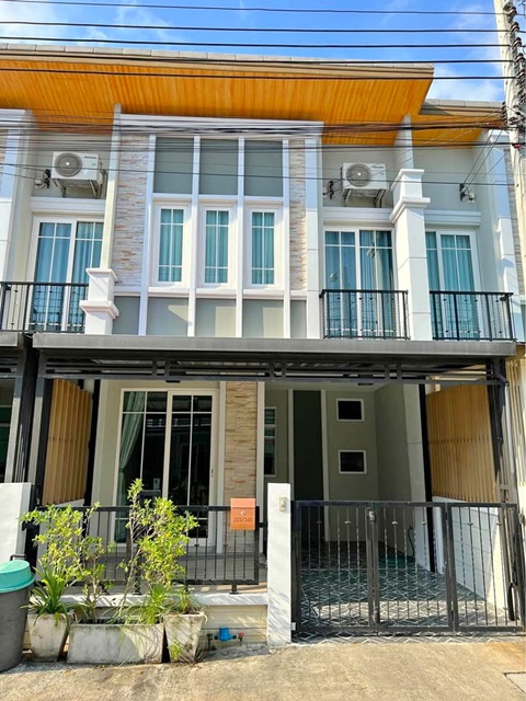 บางนา-สวนหลวง ตลาดราชพฤกษ์ 2.3 กม.ถ.กาญจนาภิเษก  โครงการหรูมีส่วนกลาง เมกกะบางนา ให้เช่าบ้านทาวน์เฮาส์ 2 ชั้น 3 นอน 