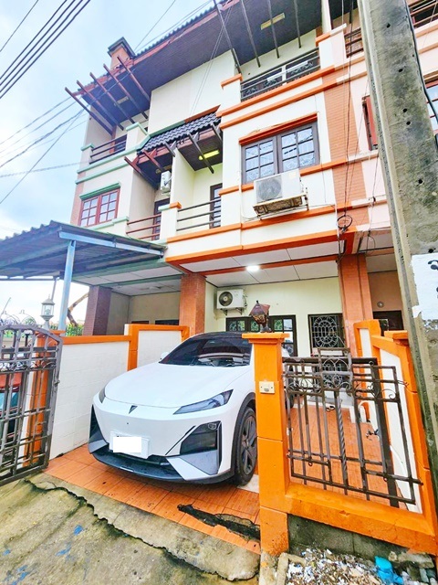 7-Eleven สมหญ้า 2แอร์  ตรงข้ามโลตัส ไทวัสดุ ซอยนวมินทร์ 131-141 4นอน ทาวน์เฮ้าส์ 3 ชั้น  24ตร.วา  274 ตร.ม. 