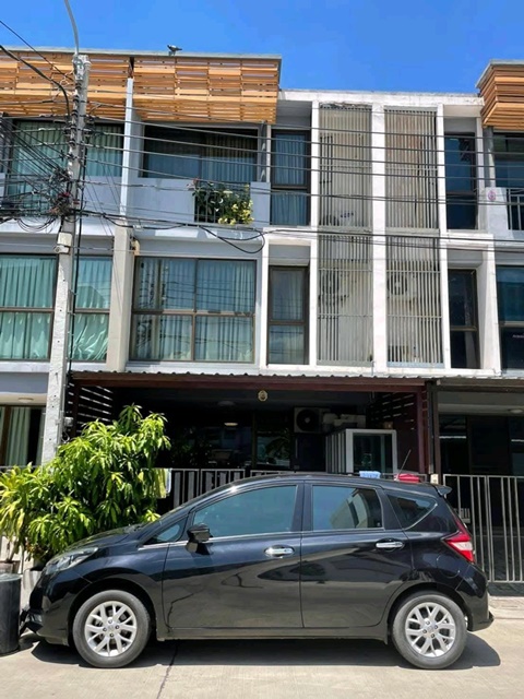 ให้เช่า ทาวน์โฮม 3 ชั้น บ้านมีแอร์ครบ  ถูกที่สุดในโลก แฟชั่น รามอินทรา 3กม.  รพ.สินแพทย์ 20ตรว. 3นอน 3น้ำ ที่จอดรถ 2 คัน  หทัยราษฏร์