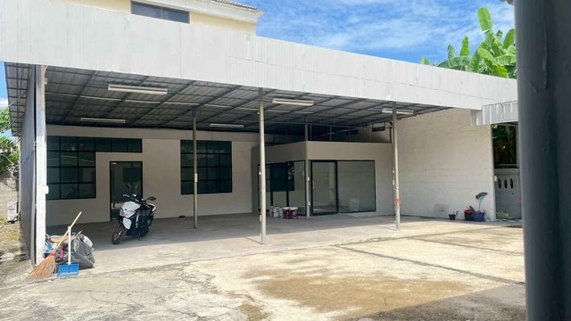 HR2855ให้เช่าโกดังพร้อมออฟฟิศขนาด 400 ตร.ม ย่านโชคชัย 4 เหมาะทำคลังสินค้า เดินทางสะดวกพร้อมอยู่