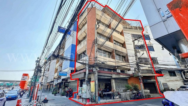 ลดราคาด่วน อาคารพาณิชย์ 4 ชั้น ห้องมุม ซอยสมเด็จพระเจ้าตากสิน 4 ทำเลดี ติดถนนใหญ่