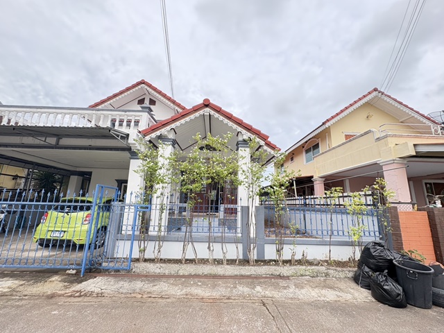 คฤหาสน์ จอดรถได้2-3คัน  54ตรว. 250ตรม.  เซ็นทรัลพลาซ่า หาดแสงจันทร์ 4 km.บิ๊กซี แหลมทอง ทับมา เมืองระยอง ให้เช่าบ้านเดี่ยว