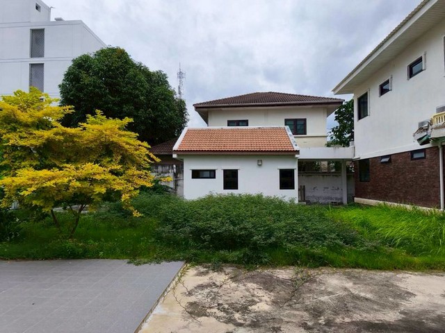 HR2804บ้านพร้อมที่ดินใหญ่ 200 ตร.วา กลางดุสิต เหมาะสำหรับทำร้านอาหาร Fine Dining, Café พรีเมียม, Wine Bar หรือ Destination Restaurant 