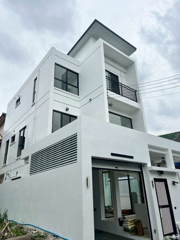 บ้านเดี่ยวTown in Town (เลียบด่วน)สร้างใหม่ 3 ชั้น310 ตร.ม.  5 ห้องนอน 