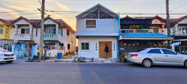 บึงน้ำรักษ์ ธัญบุรี 4นอน คลอง 11   ทาวน์เฮาส์ 2 ชั้นหลังมุม 26ตร.วา. 206 ตร.ม.ตลาดพรธิสาร คลอง10 4กม. เทศบาลเมืองสนั่นรักษ์ 2.2กม. 