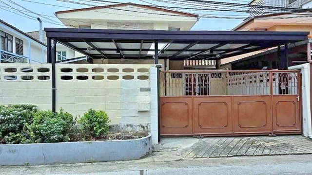 4นอน MRT ห้วยขวาง 900ม. 4 แอร์  ประชาราษฎร์บำเพ็ญ ให้เช่า บ้านเดี่ยว 2 ชั้น  50 ตร.วา.200 ตร.ม.  เดอะ สตรีท รัชดาภิเษก 2.4 กม.  