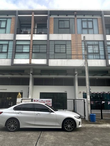 ให้เช่า ทาวน์โฮม3ชั้น 22ตรว. อยู่โครงการทริโอร่มเกล้า ใกล้สนามบินสุรรณภูมิ