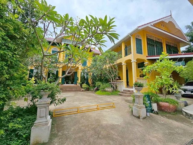 พืชสวนโลก 3.3 กม. AIR BNB  ให้เช่าคาเฟ่อาคารโดดเด่น 455ตร.ม. 255ตร.วา.  6 นอน สนามบินเชียงใหม่5.16กม.  6 น้ำ   ถ.รอบเมืองเชียงใหม่ 