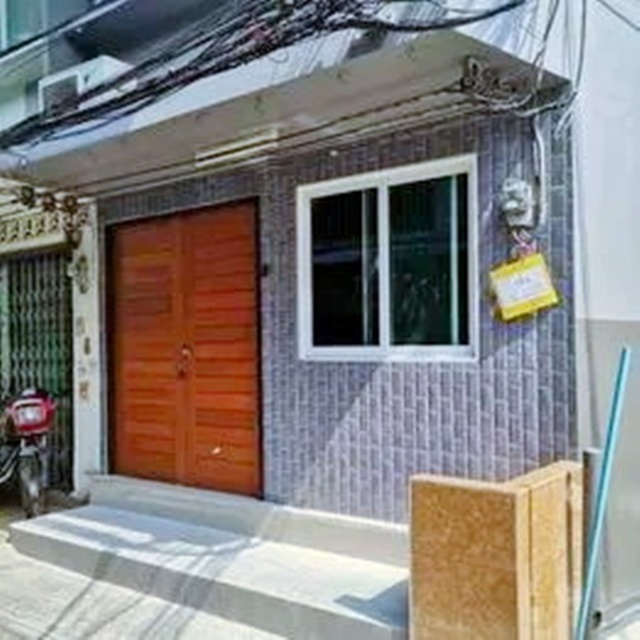 ให้เช่าตึกแถว 2 ชั้น หลังมุม สาทร11 BTSเซนหลุยส์ 900ม. สุรศักดิ์ 900 ม. จันทน์16-20  27 ตร.วา. 220 ตร.ม. ม.นานาชาติ 1.8 กม. 1นอน  