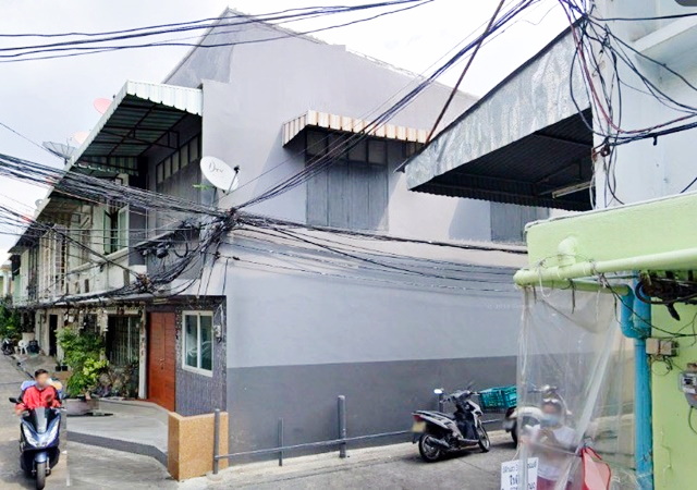 ให้เช่าตึกแถว 2 ชั้น หลังมุม BTSเซนหลุยส์ 900ม. จันทน์16-20  25ตร.วา. 150 ตร.ม. สาทร11 สุรศักดิ์ 900 ม.ม.นานาชาติ 1.8 กม. 1นอน  