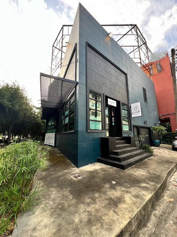 ขายอาคารพาณิชย์ 2 ชั้น ทำเลดี เดินทางสะดวก ติดถนนใหญ่พระราม 9 กรุงเทพมหานคร