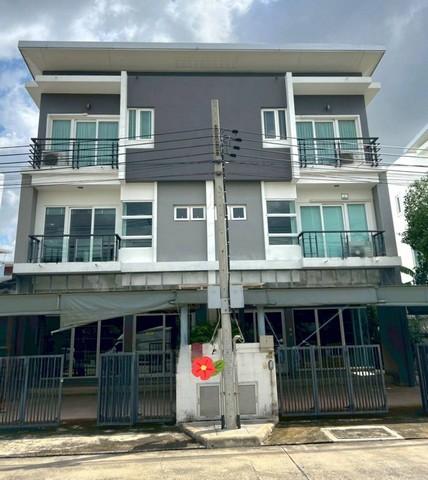 ห้เช่าโฮมออฟฟิศ3ชั้น 2หลัง 100ตรว.ถนน วิภาวดีรังสิต ใกล้สนามบินดอนเมือง